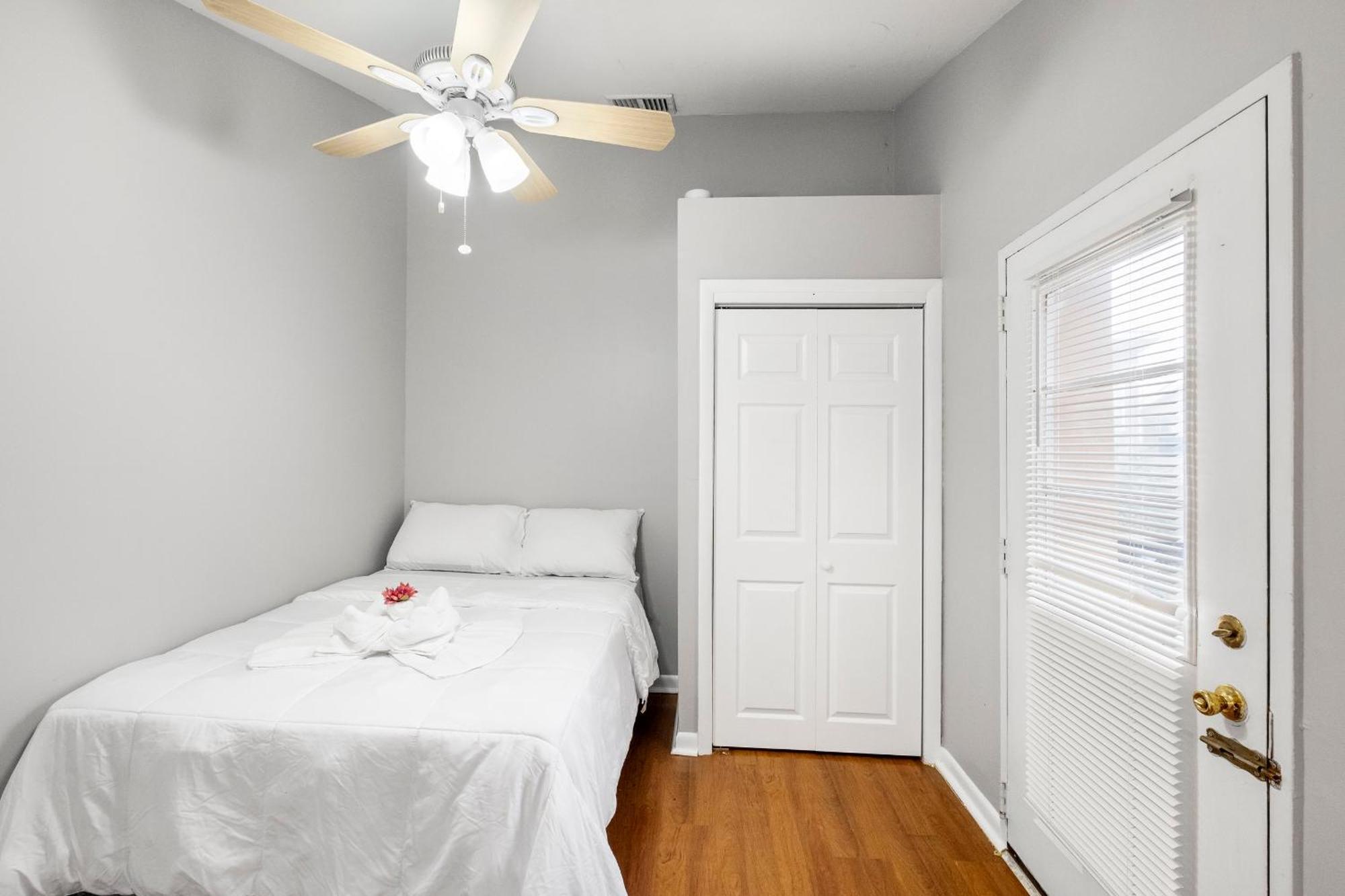 Contemporary 1br Urban Retreat Apartment Philadelphia