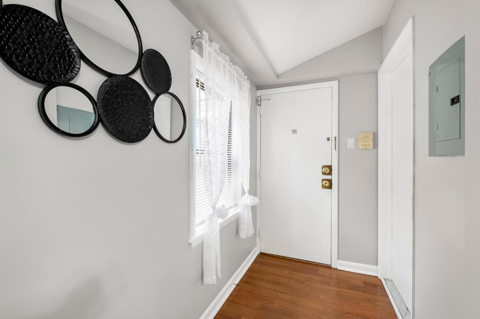 Contemporary 1br Urban Retreat Philadelphia